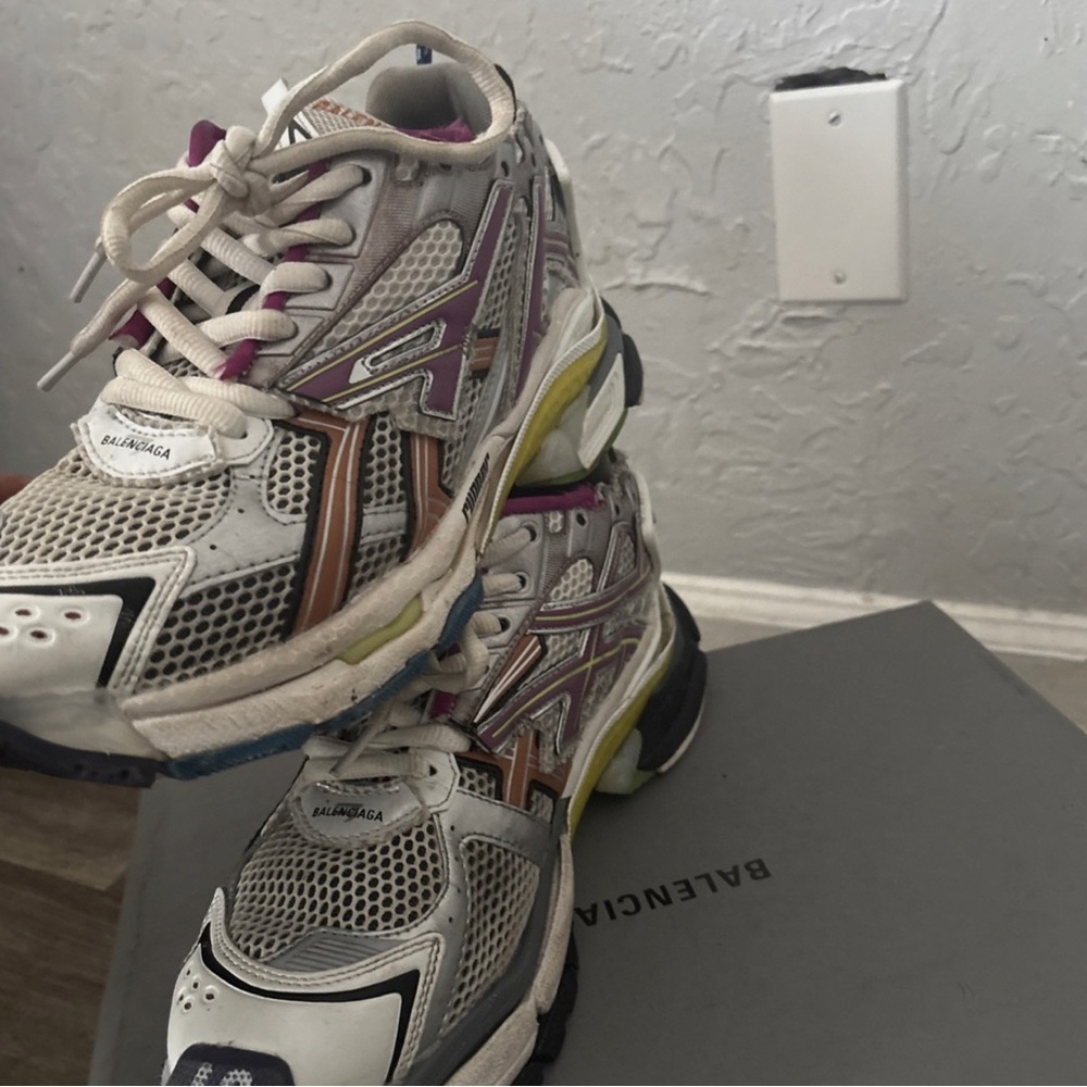 Balenciaga Runner Distressed Sneakers Sz 42 - Picture 5 of 7